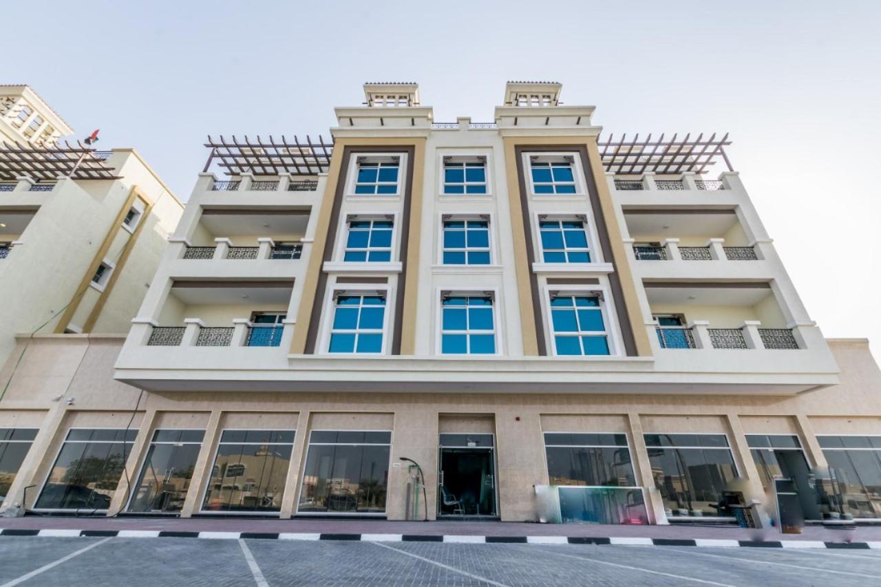 Cozy Rooms And Small Partitions For Men Guests In Dubai Exteriör bild