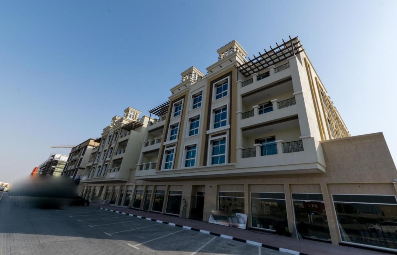 Cozy Rooms And Small Partitions For Men Guests In Dubai Exteriör bild
