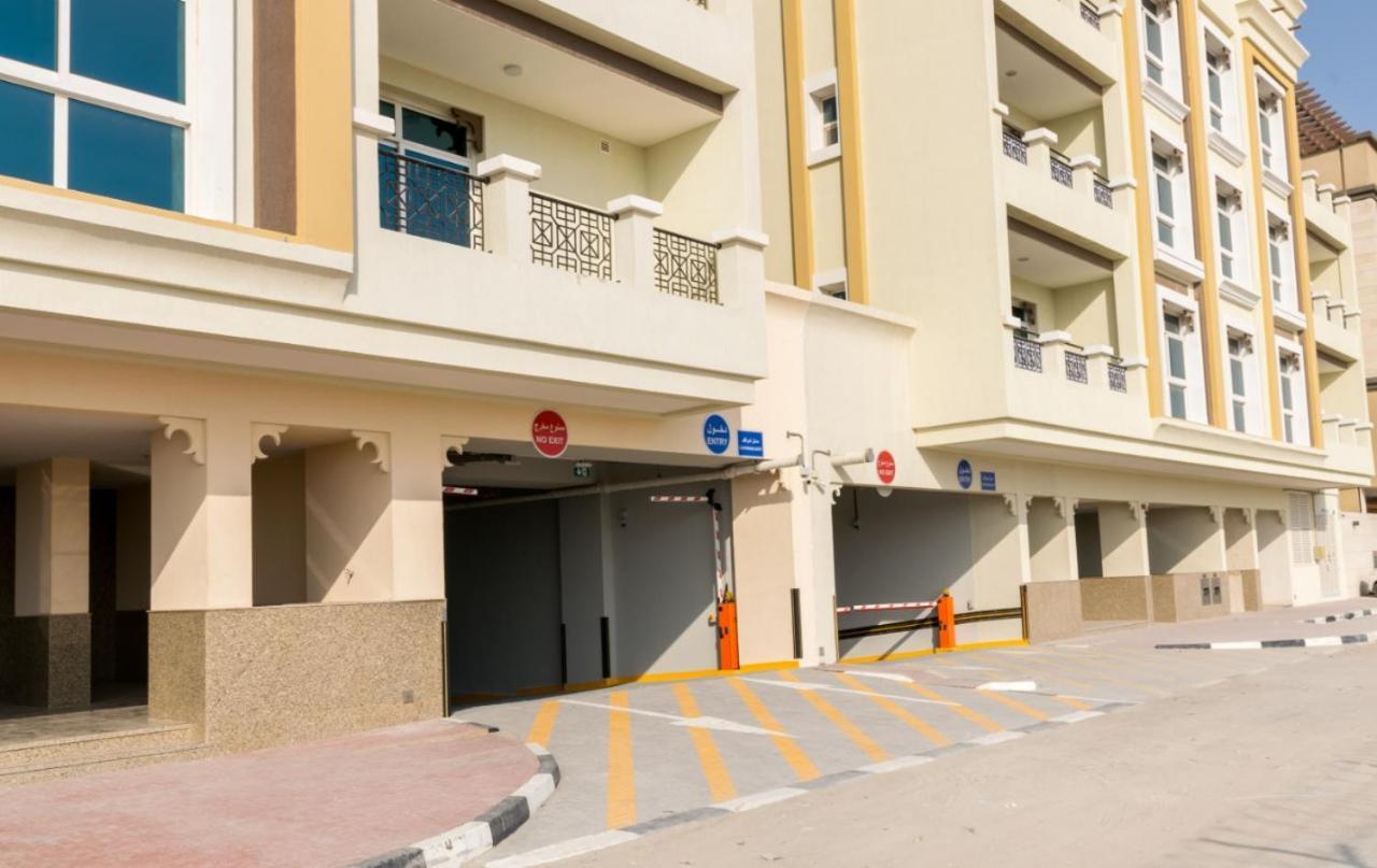 Cozy Rooms And Small Partitions For Men Guests In Dubai Exteriör bild