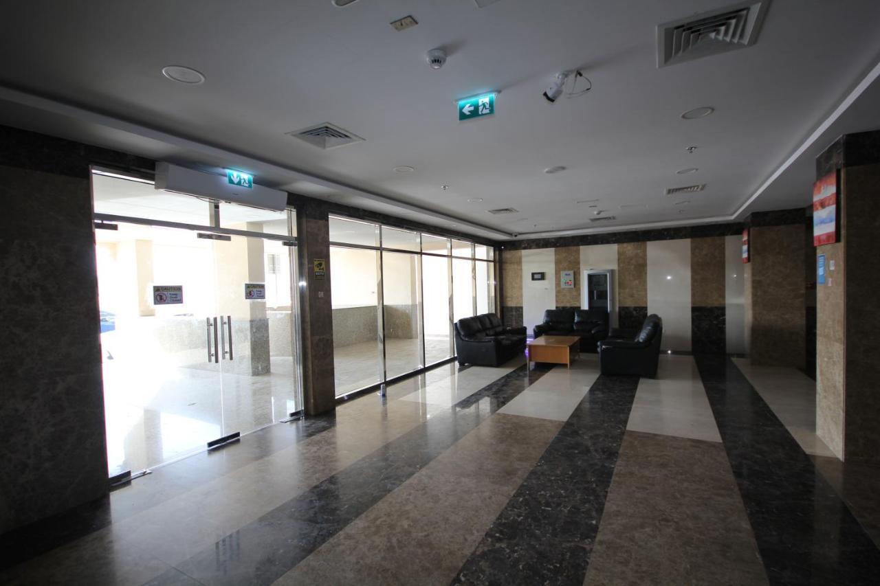 Cozy Rooms And Small Partitions For Men Guests In Dubai Exteriör bild