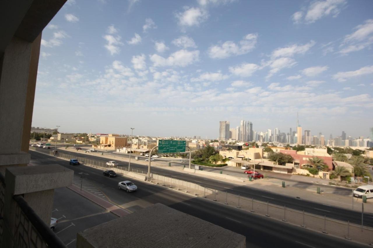 Cozy Rooms And Small Partitions For Men Guests In Dubai Exteriör bild