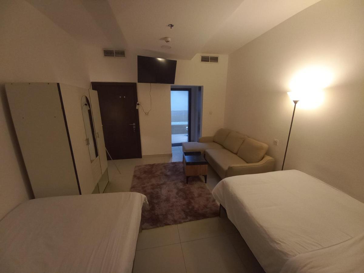 Cozy Rooms And Small Partitions For Men Guests In Dubai Exteriör bild